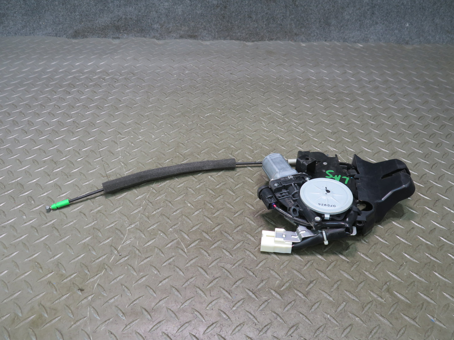 08-12 Lexus UVF46L LS600h Rear Trunk Lid Lock Latch Actuator Power Motor OEM