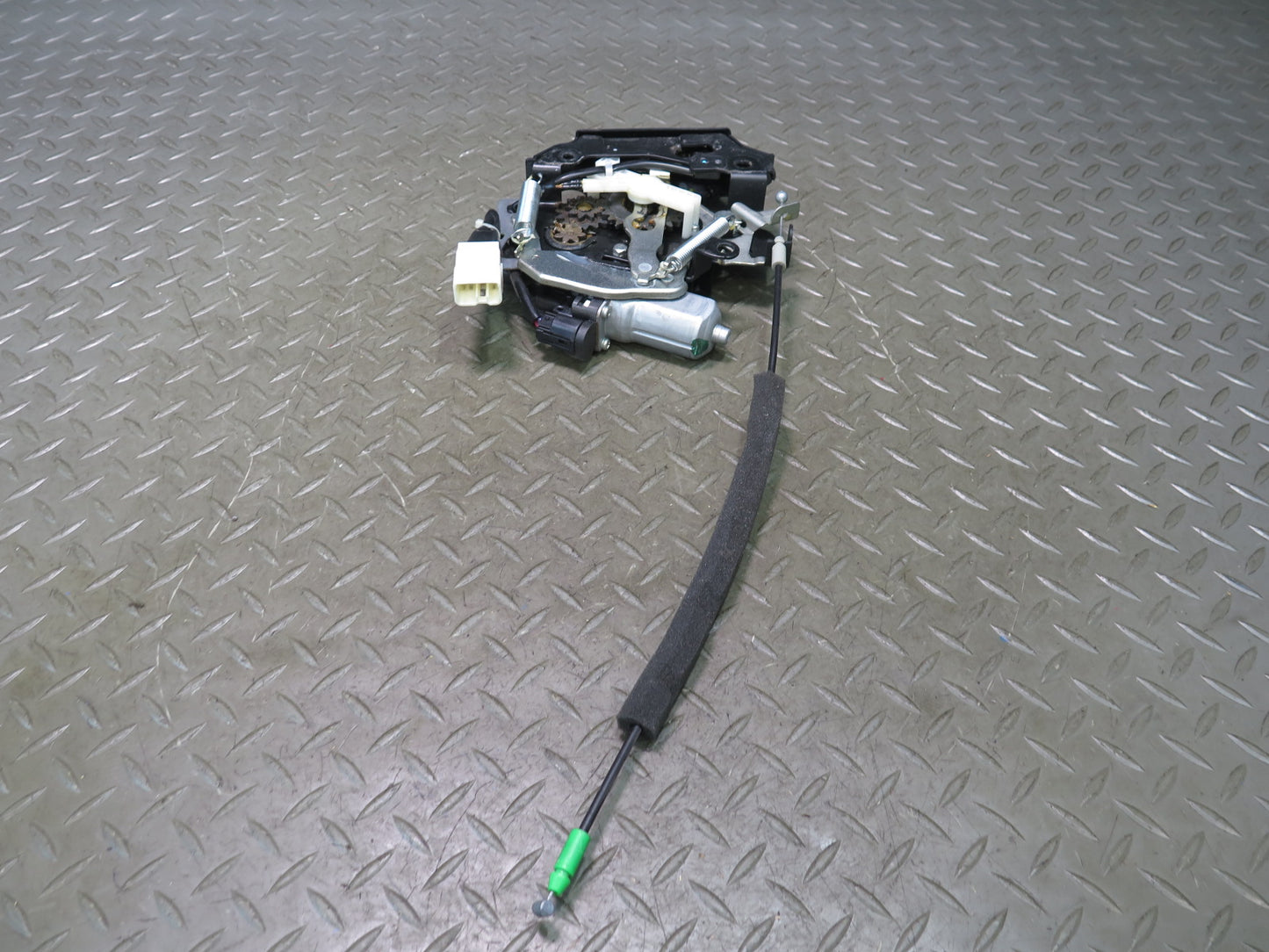 08-12 Lexus UVF46L LS600h Rear Trunk Lid Lock Latch Actuator Power Motor OEM