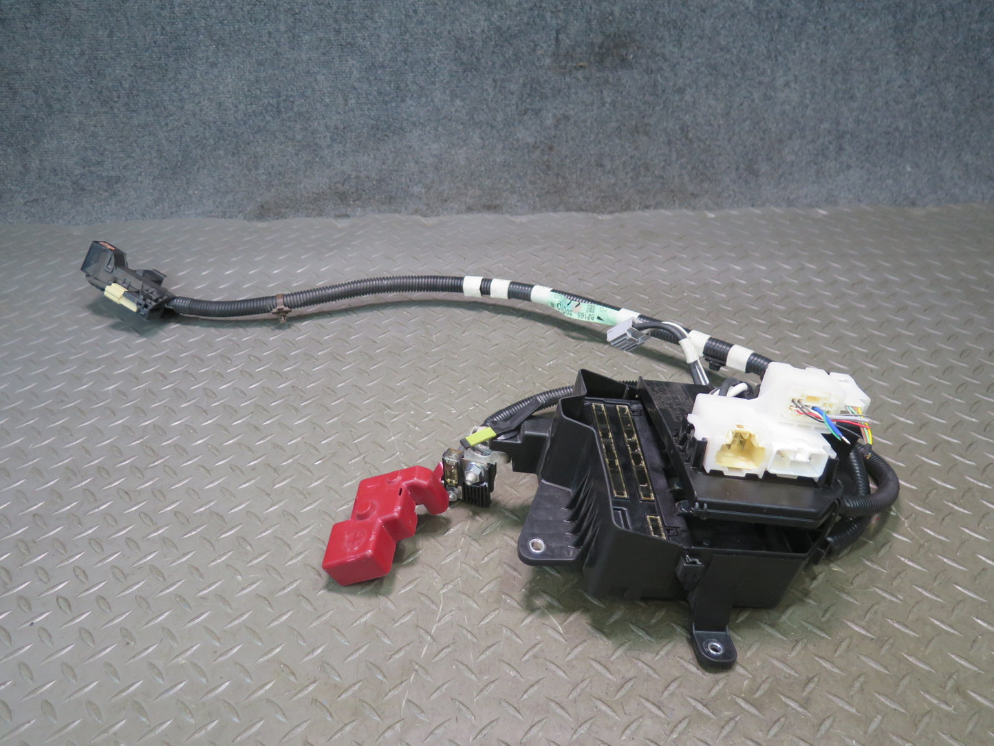 08-09 Lexus UVF46L LS600h Hybrid Rear Fuse Junction Box w Battery Cable