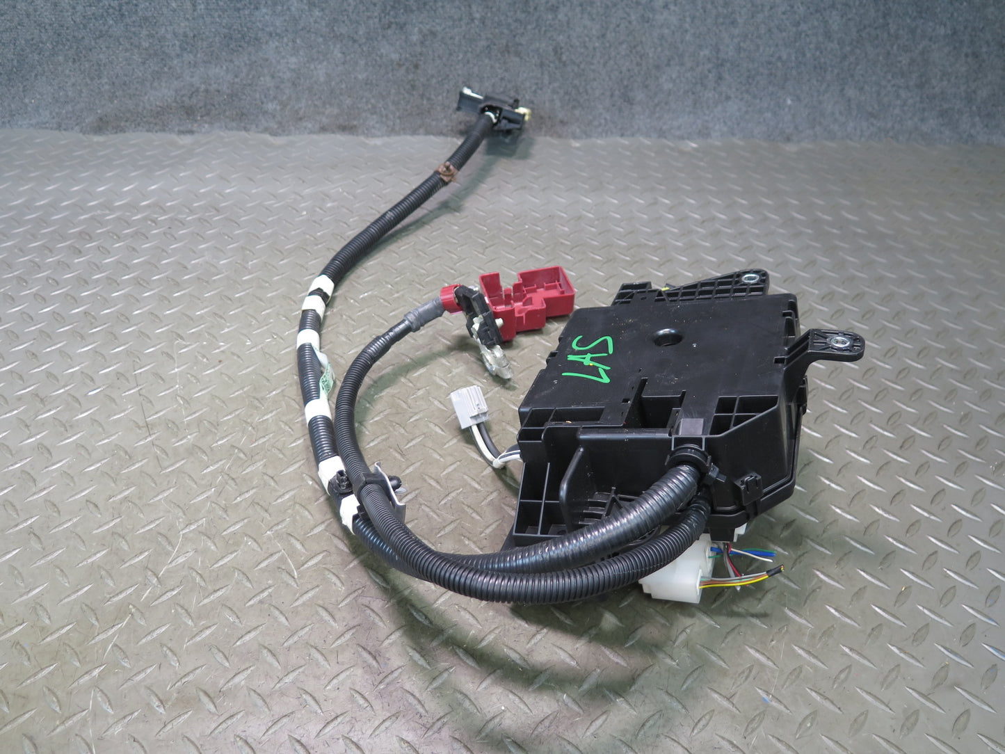 08-09 Lexus UVF46L LS600h Hybrid Rear Fuse Junction Box w Battery Cable