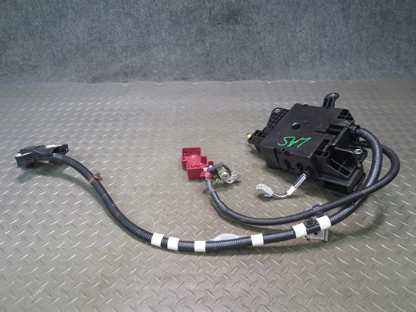 08-09 Lexus UVF46L LS600h Hybrid Rear Fuse Junction Box w Battery Cable