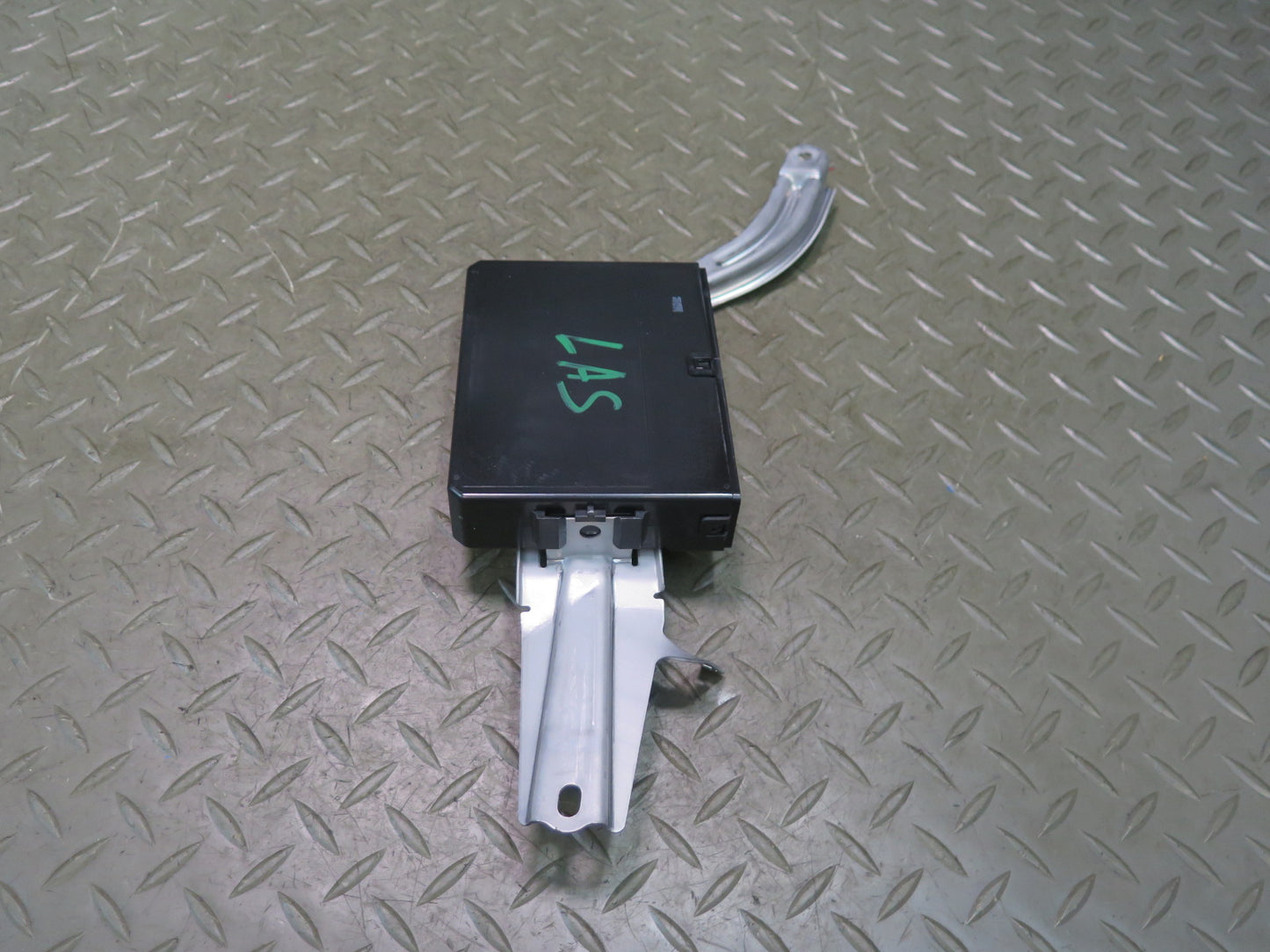07-09 Lexus UVF46L LS600h LS460 Front Left Door Control Module 89222-50280 OEM