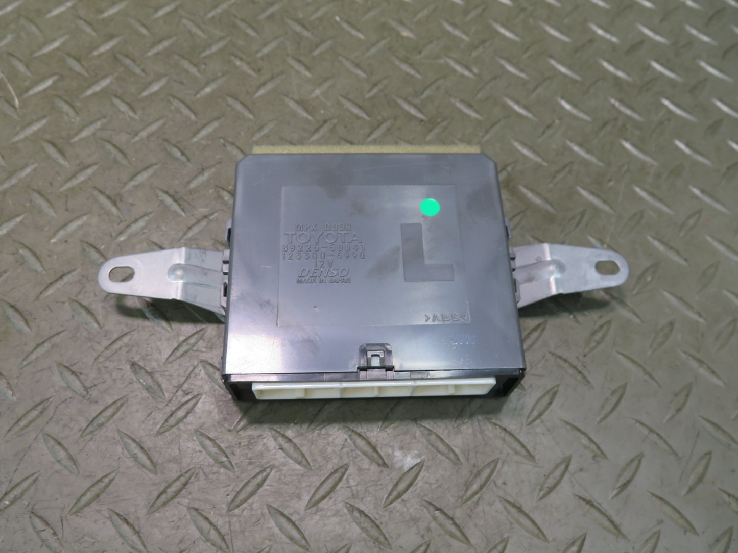 07-09 Lexus UVF46L LS600h LS460 Rear Left Door Control Module 89225-50041 OEM