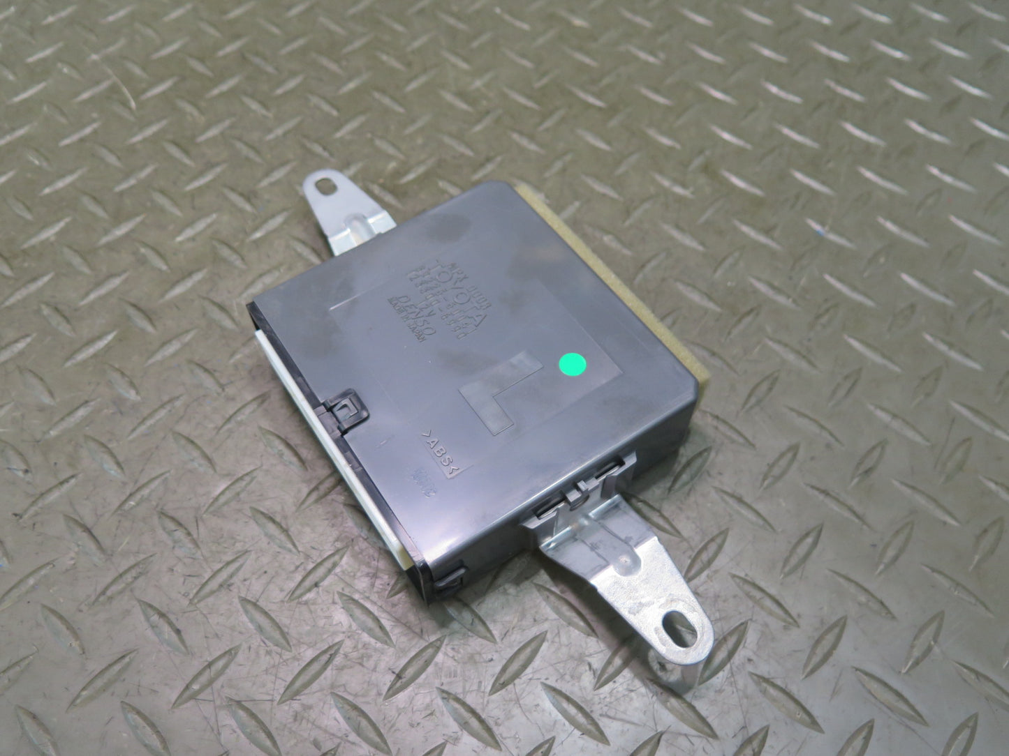 07-09 Lexus UVF46L LS600h LS460 Rear Left Door Control Module 89225-50041 OEM