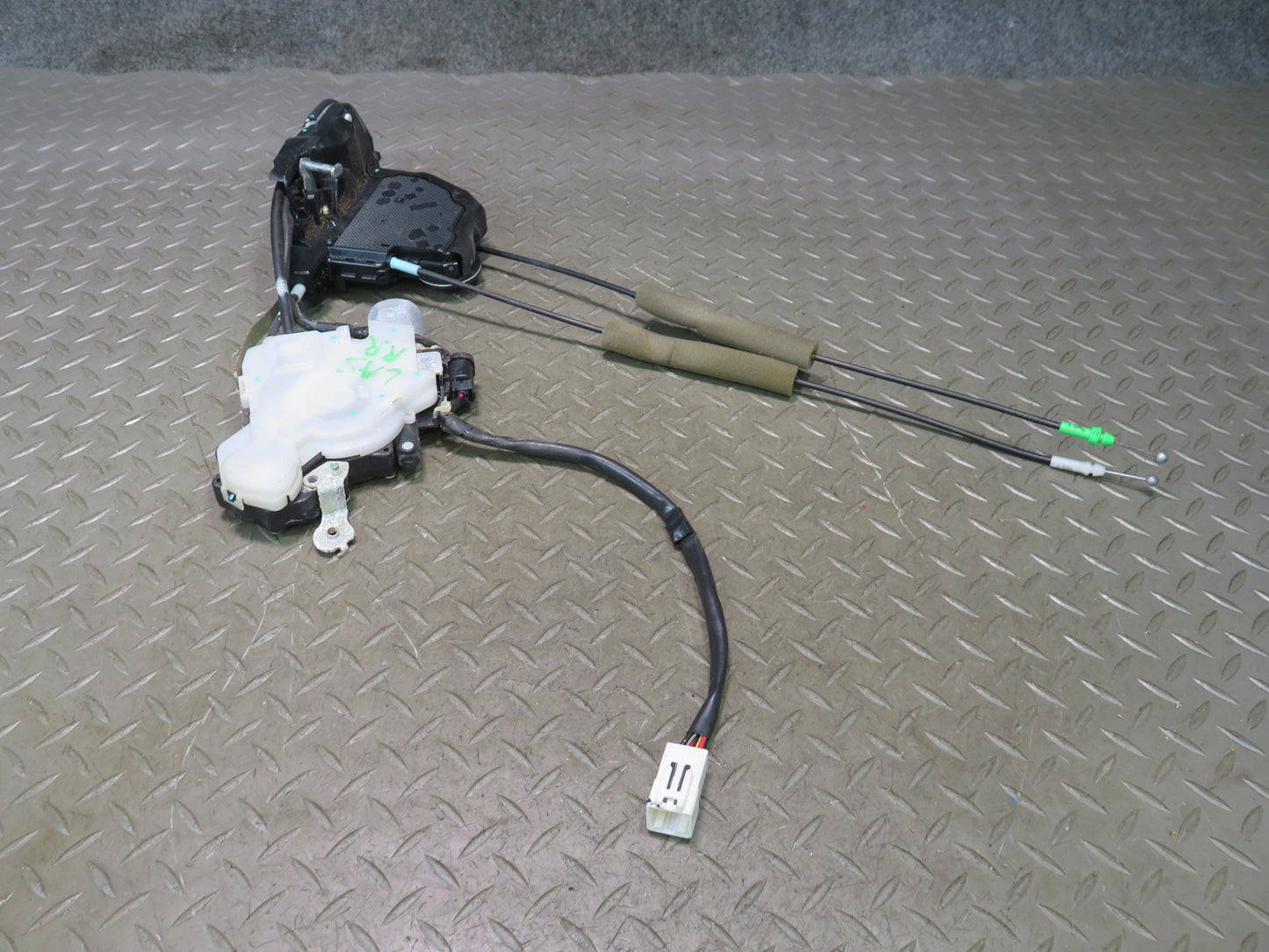 08-09 Lexus UVF46L LS600h Rear Right Door Lock Latch Actuator w Soft Close OEM