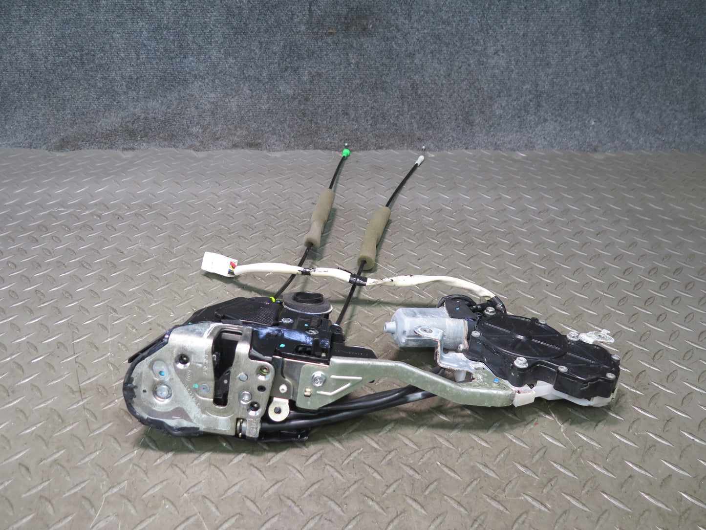 08-09 Lexus UVF46L LS600h Rear Left Door Lock Latch Actuator w Soft Close OEM