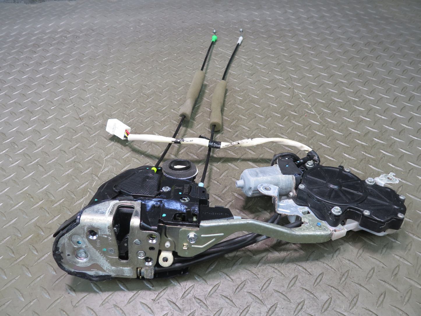 08-09 Lexus UVF46L LS600h Rear Left Door Lock Latch Actuator w Soft Close OEM