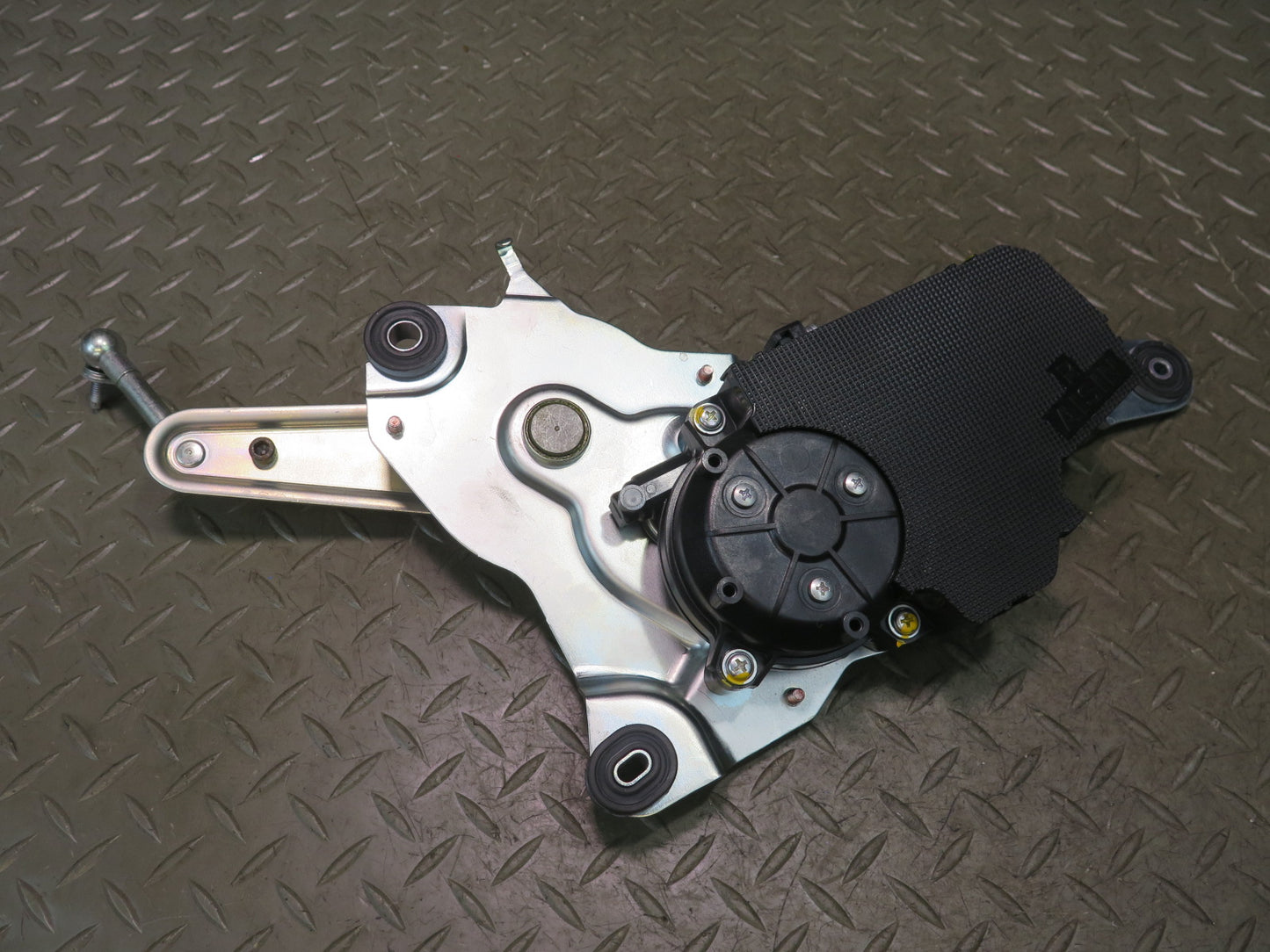 08-16 Lexus UVF46L LS600h Rear Trunk Lid Open Close Lift Actuator Motor
