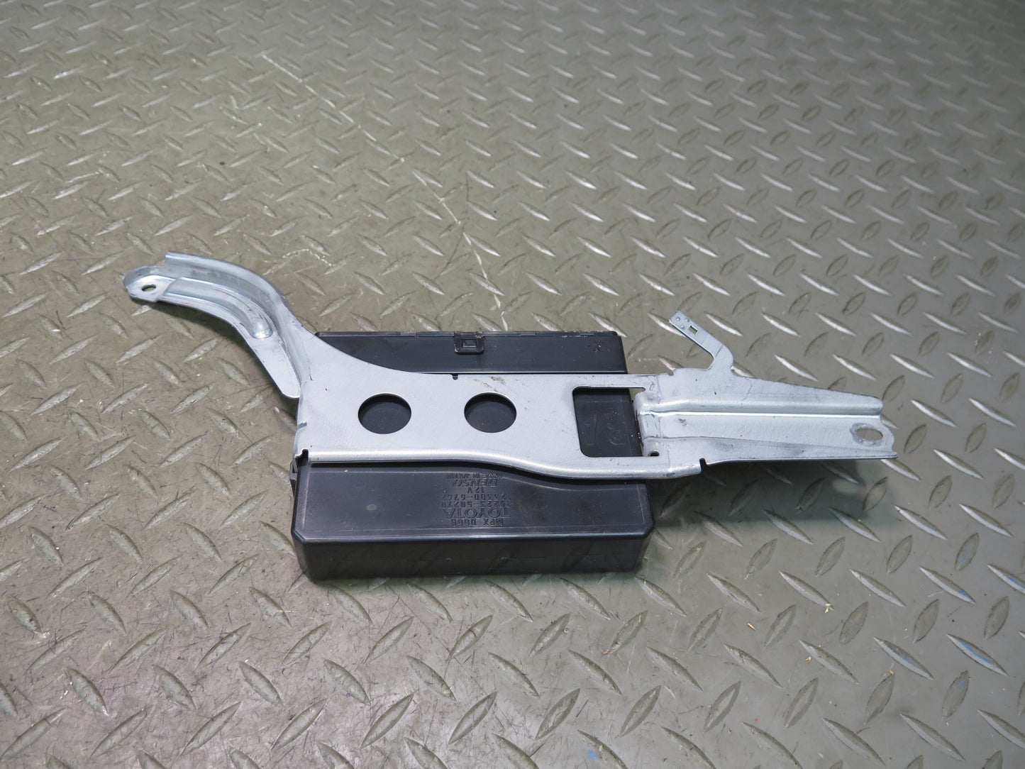 07-09 Lexus UVF46L LS600h LS460 Front Right Door Control Module 89223-50270 OEM