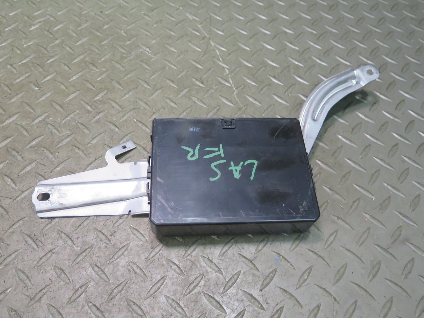 07-09 Lexus UVF46L LS600h LS460 Front Right Door Control Module 89223-50270 OEM