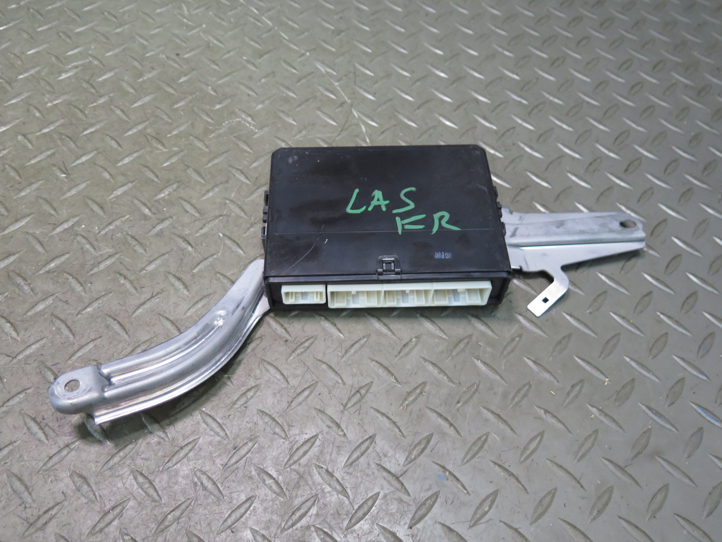 07-09 Lexus UVF46L LS600h LS460 Front Right Door Control Module 89223-50270 OEM
