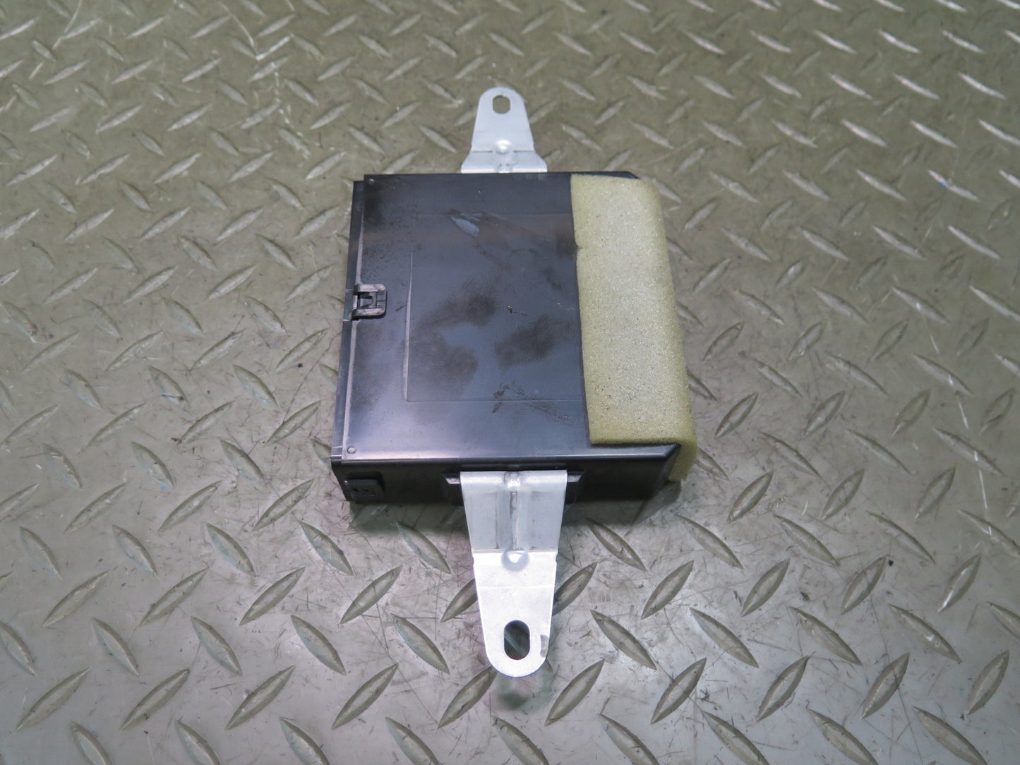 07-09 Lexus UVF46L LS600h LS460 Rear Right Door Control Module 89224-50121 OEM