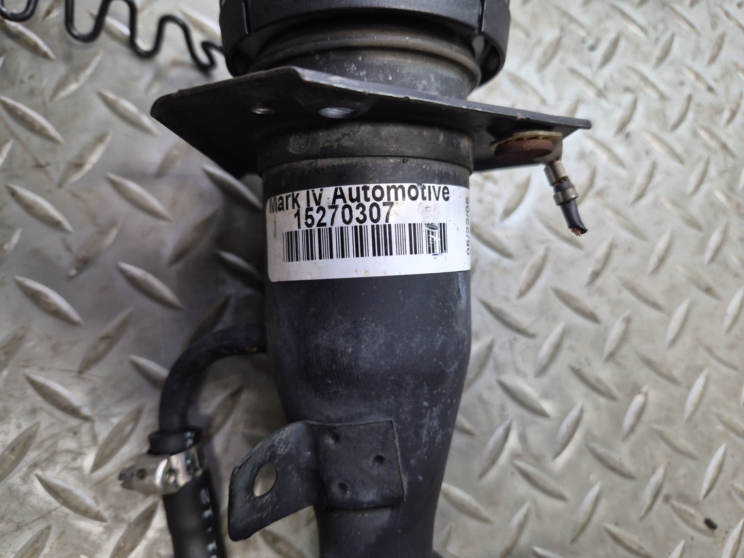 2004-2007 Hummer H2 Fuel Tank Filler Neck Pipe Line 15270307