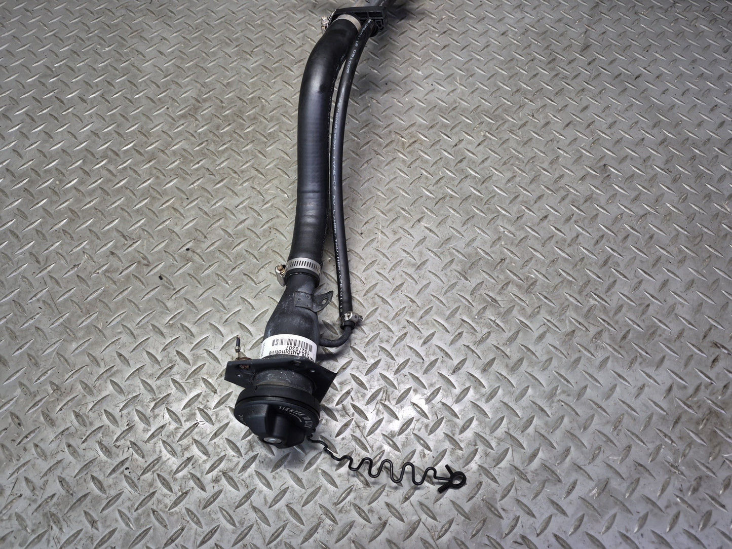 2004-2007 Hummer H2 Fuel Tank Filler Neck Pipe Line 15270307