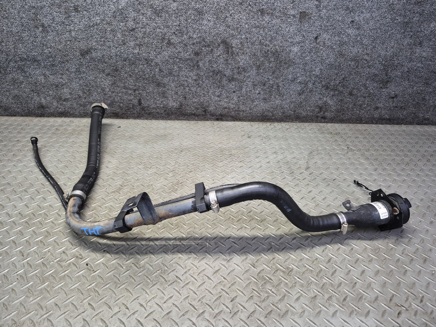 2004-2007 Hummer H2 Fuel Tank Filler Neck Pipe Line 15270307
