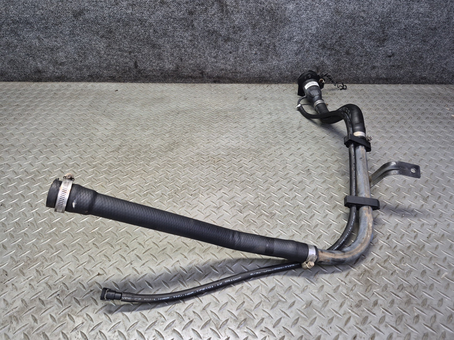 2004-2007 Hummer H2 Fuel Tank Filler Neck Pipe Line 15270307