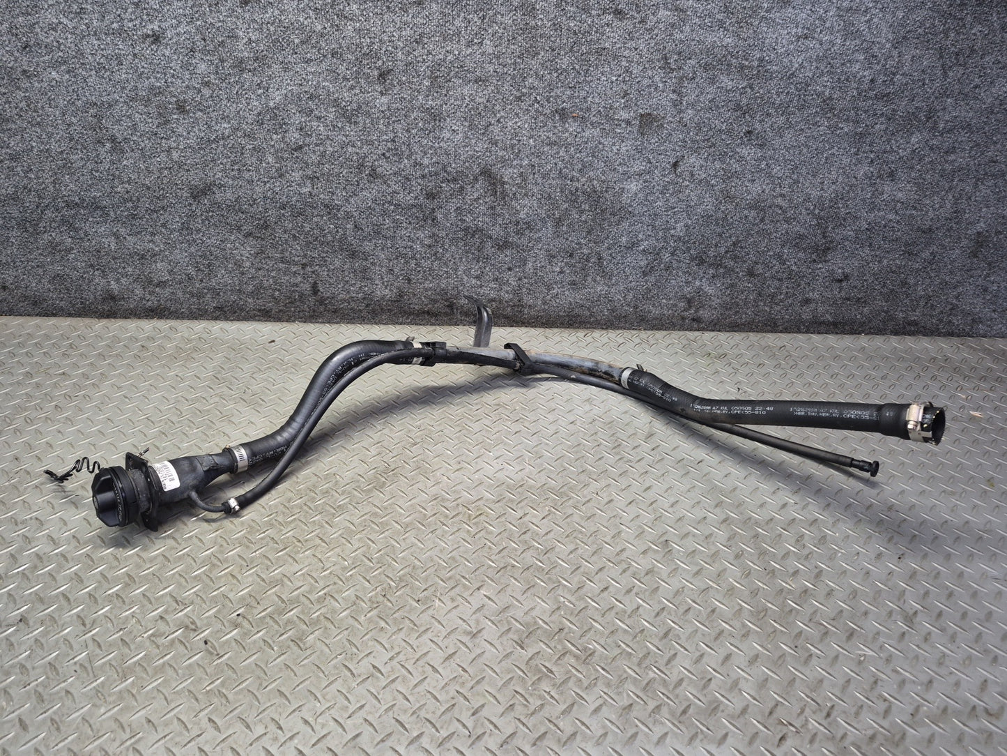 2004-2007 Hummer H2 Fuel Tank Filler Neck Pipe Line 15270307