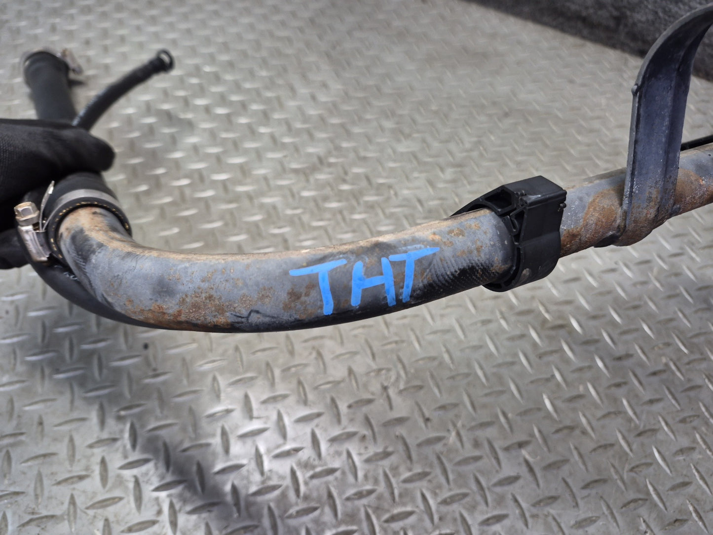 2004-2007 Hummer H2 Fuel Tank Filler Neck Pipe Line 15270307