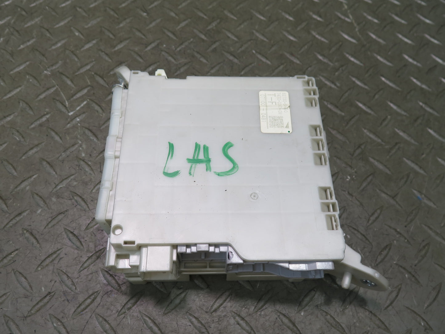 08-09 Lexus UVF46L LS600h Front Right Interior Cabin Fuse Relay Box Module