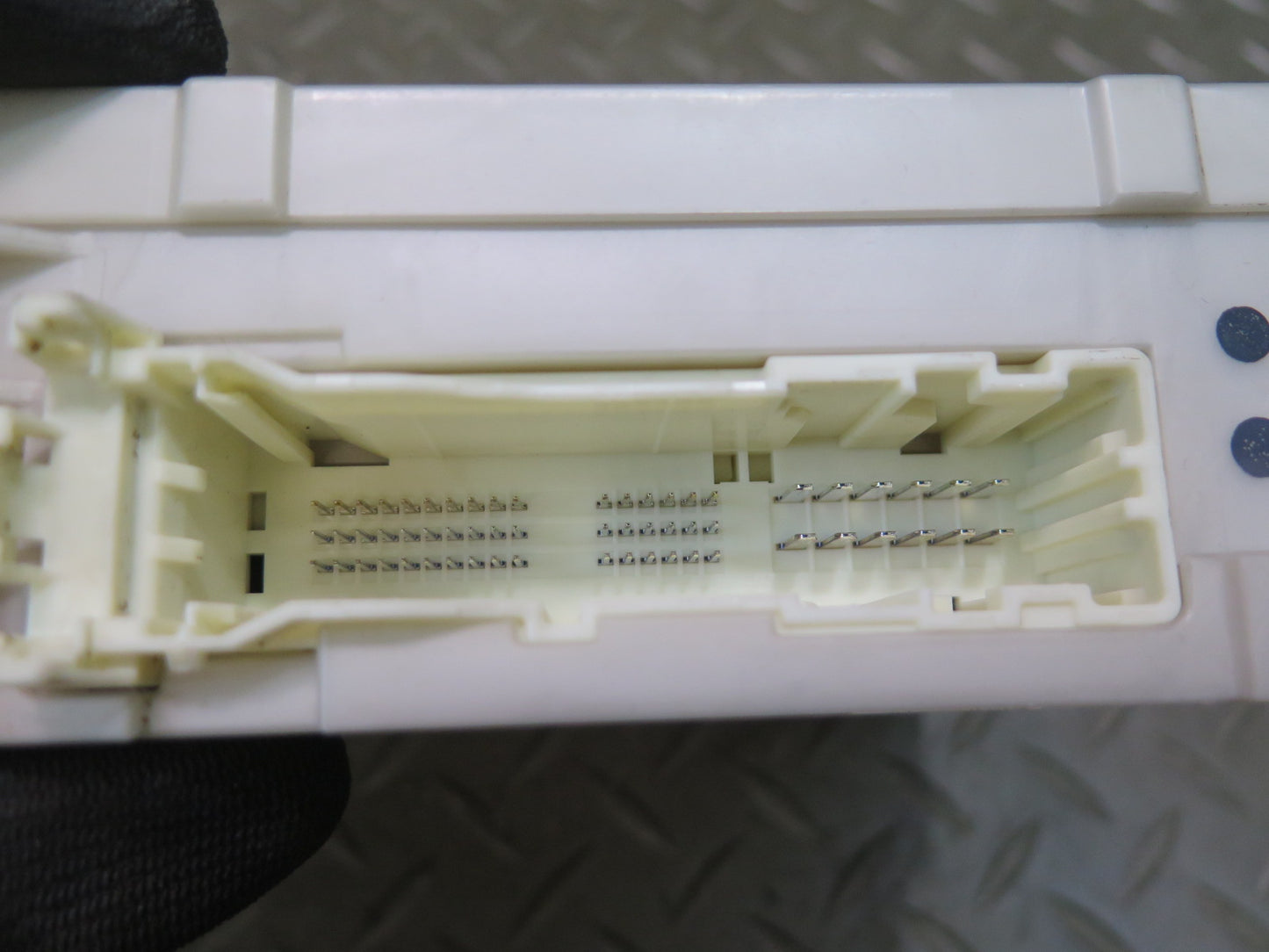 08-09 Lexus UVF46L LS600h Front Right Interior Cabin Fuse Relay Box Module