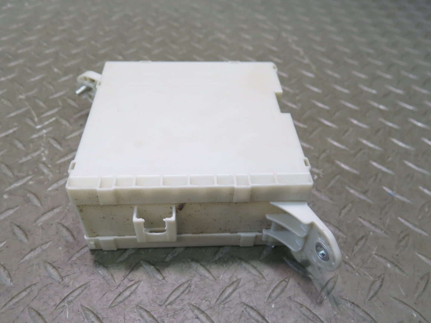 08-09 Lexus UVF46L LS600h Front Right Interior Cabin Fuse Relay Box Module