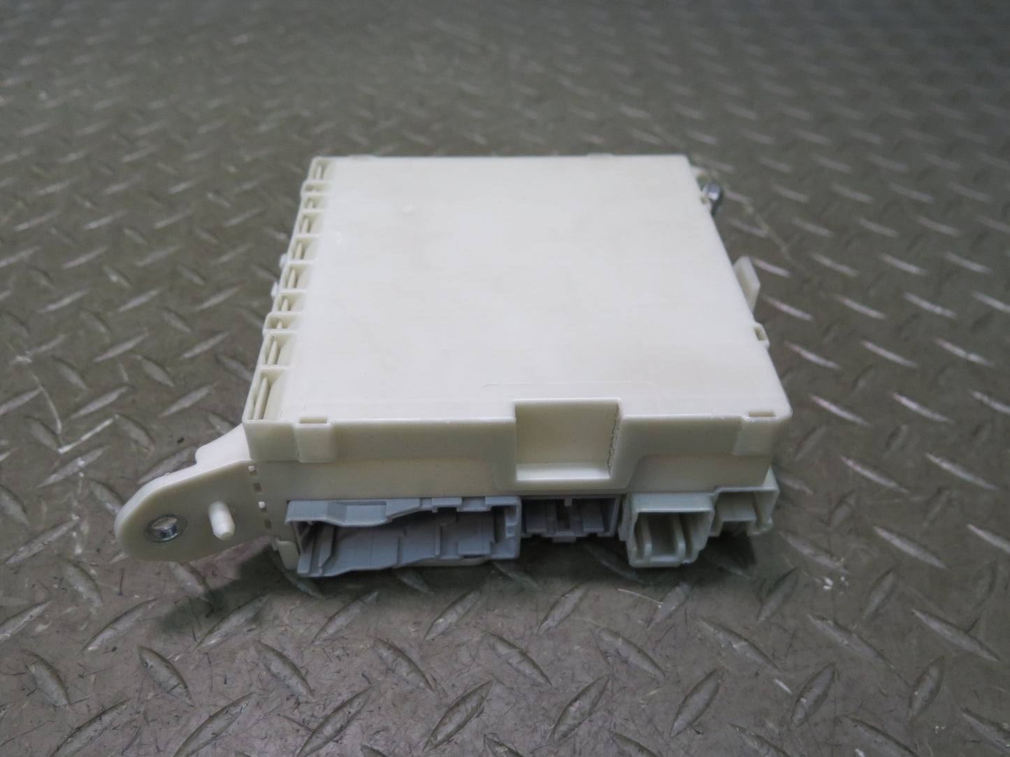 08-09 Lexus UVF46L LS600h Front Right Interior Cabin Fuse Relay Box Module