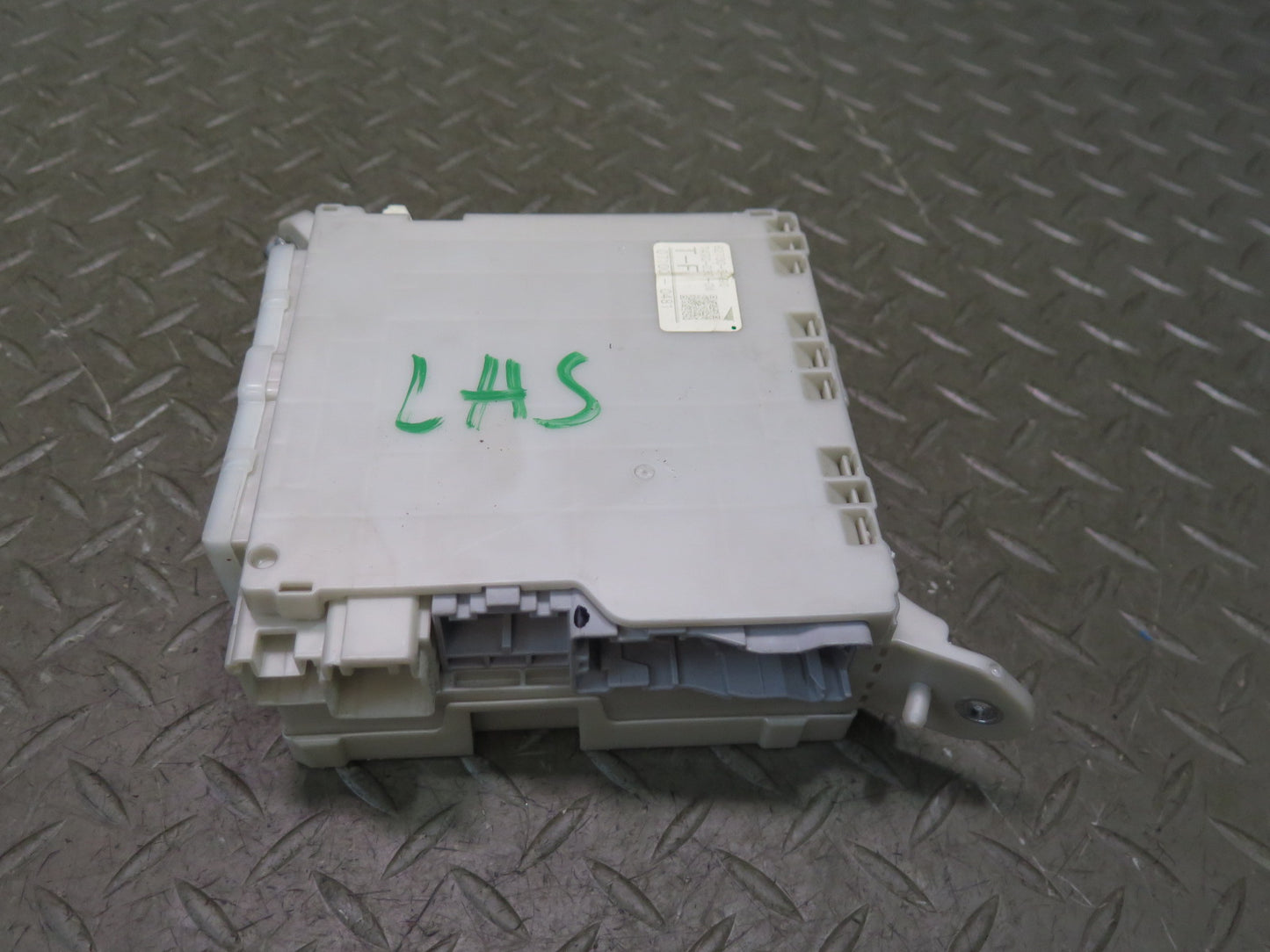 08-09 Lexus UVF46L LS600h Front Right Interior Cabin Fuse Relay Box Module