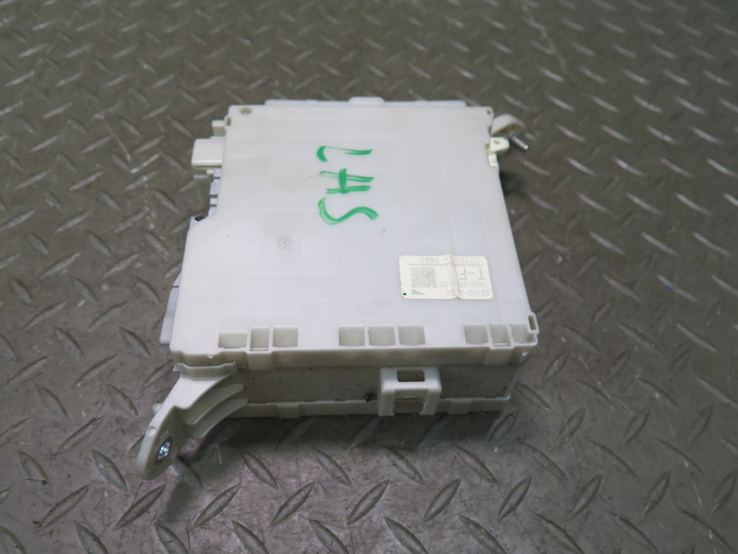08-09 Lexus UVF46L LS600h Front Right Interior Cabin Fuse Relay Box Module