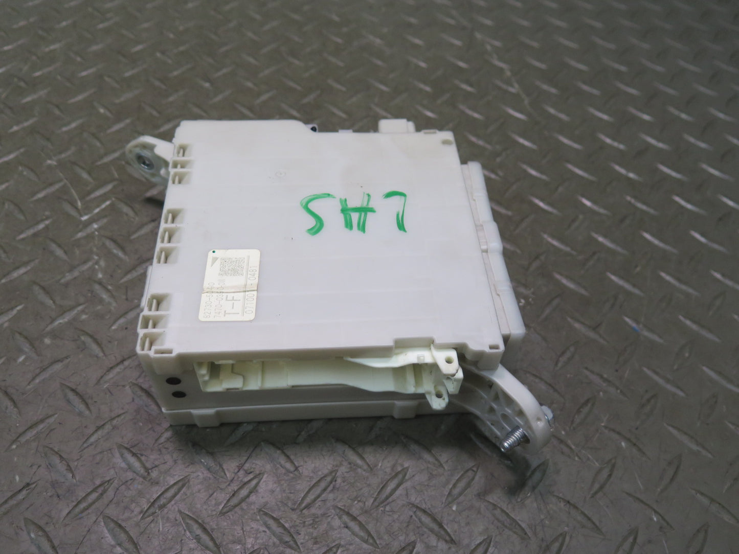 08-09 Lexus UVF46L LS600h Front Right Interior Cabin Fuse Relay Box Module
