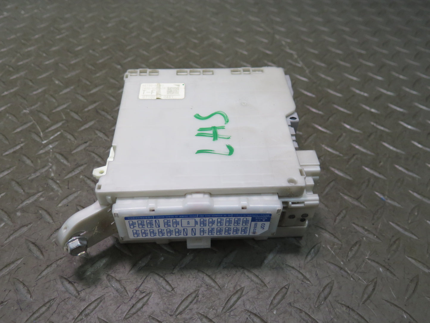 08-09 Lexus UVF46L LS600h Front Right Interior Cabin Fuse Relay Box Module