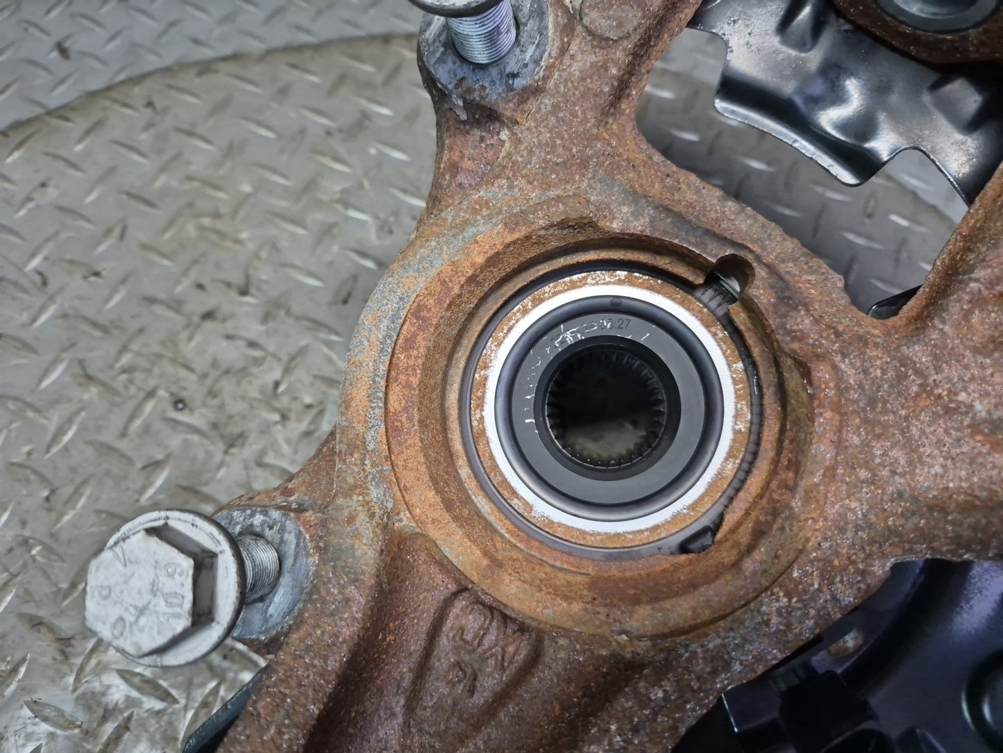 11-15 Audi 4L Q7 AWD Front Left Spindle Knuckle Wheel Hub Bearing 7P6407245A OEM