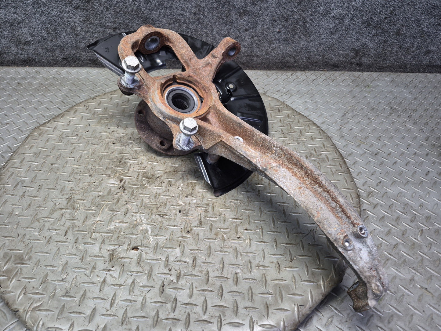 11-15 Audi 4L Q7 AWD Front Left Spindle Knuckle Wheel Hub Bearing 7P6407245A OEM