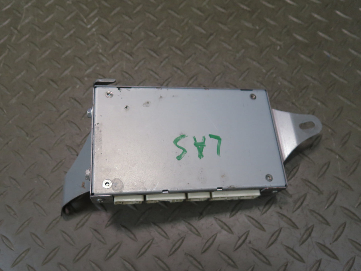 07-09 Lexus UVF46L LS600h LS460 Display Selector Control Module 86112-30100 OEM