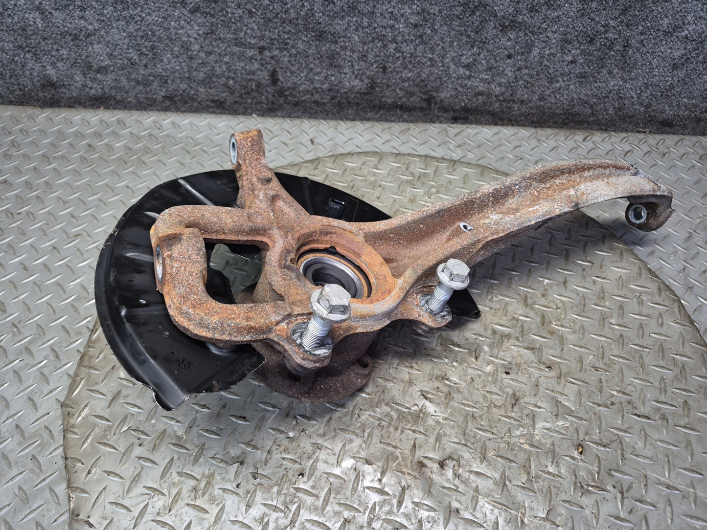 11-15 Audi 4L Q7 AWD Front Left Spindle Knuckle Wheel Hub Bearing 7P6407245A OEM