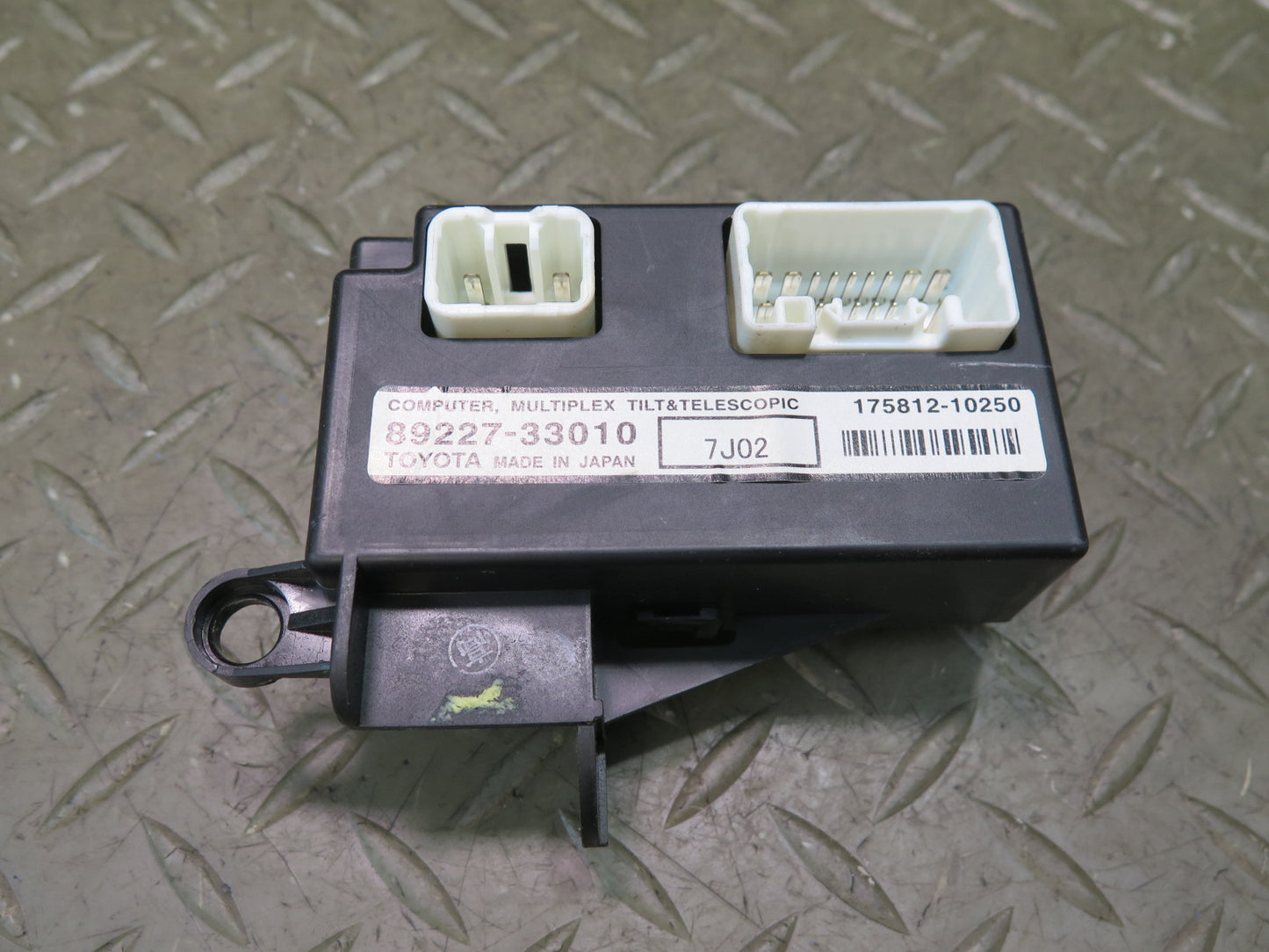 07-09 Lexus UVF46L LS600h LS460 Tilt & Telescopic Control Module 89227-33010 OEM