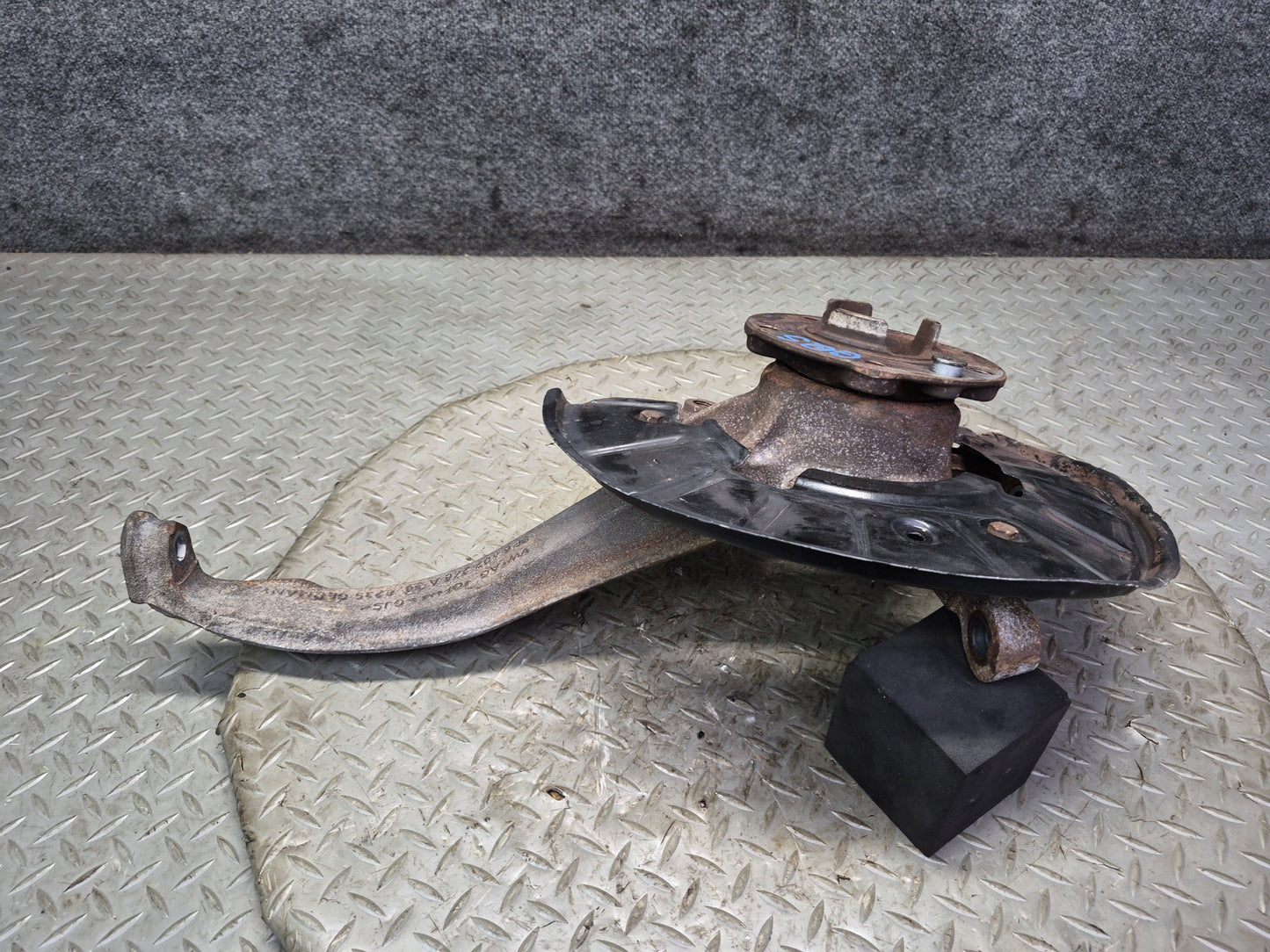 11-15 Audi 4L Q7 3.0L AWD Front Right Spindle Knuckle Wheel Hub 7P6407246A OEM