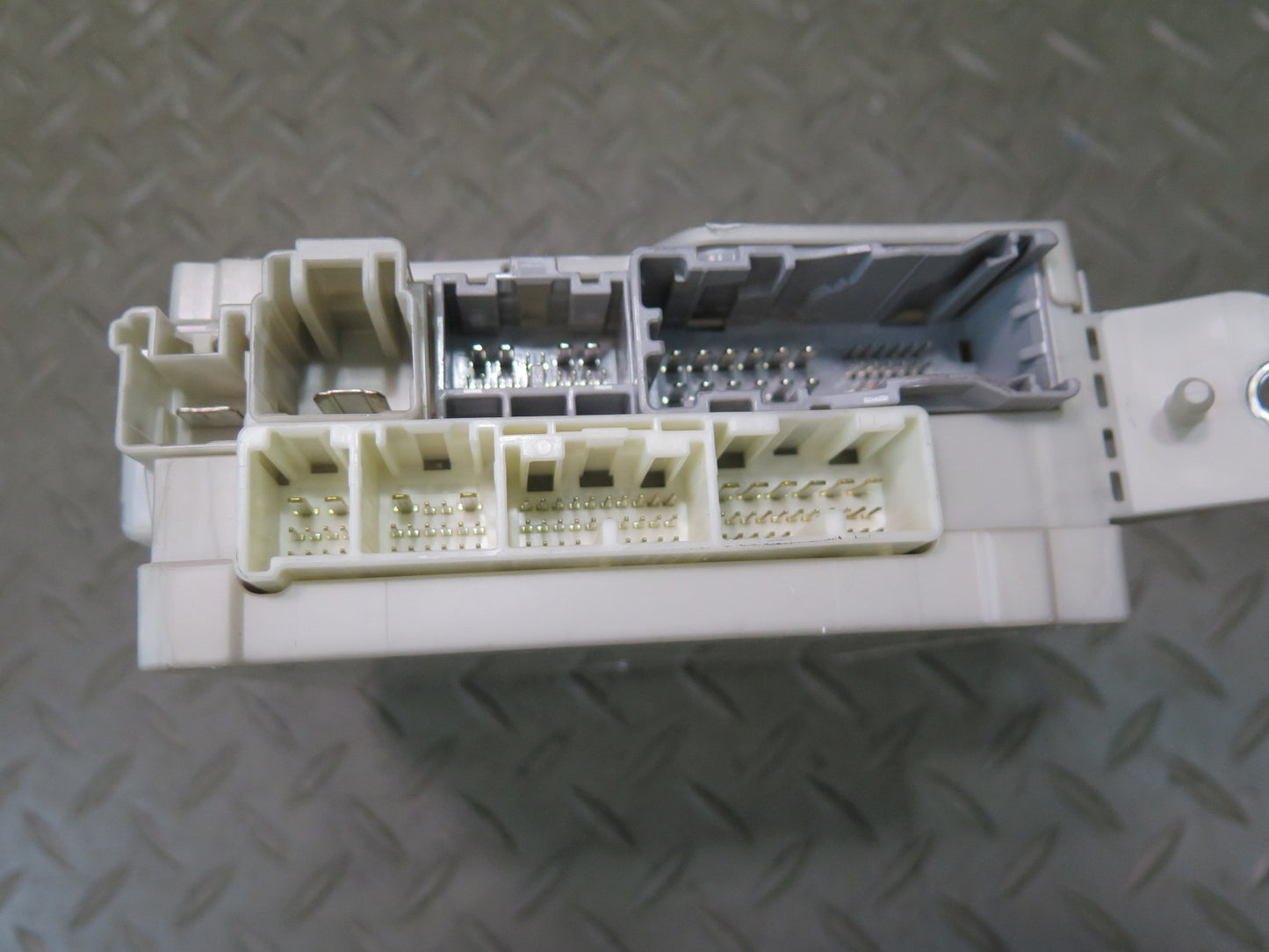 07-09 Lexus UVF46L LS600h LS460 Rear Trunk Junction Fuse Relay Box Module OEM