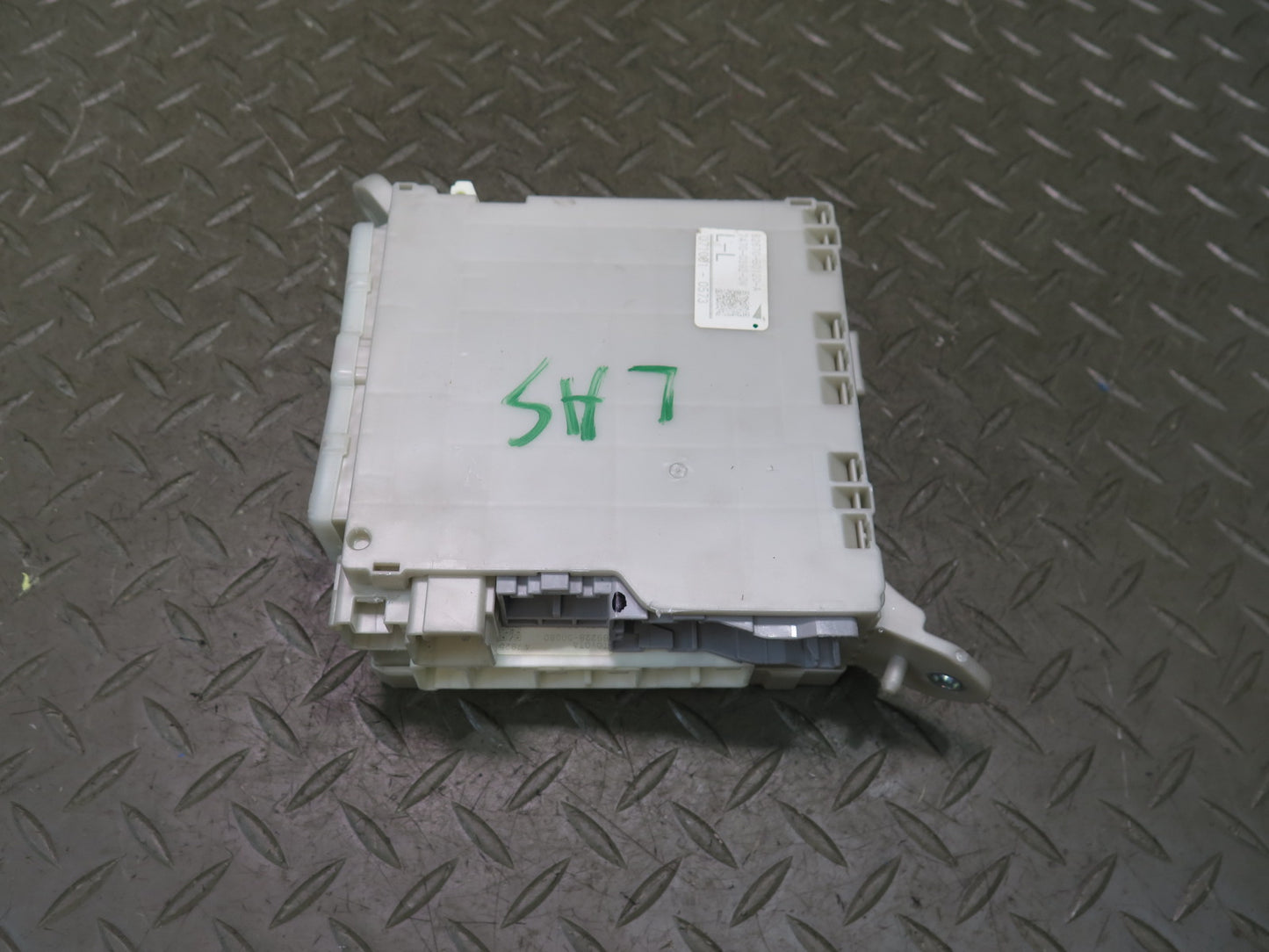 07-09 Lexus UVF46L LS600h LS460 Rear Trunk Junction Fuse Relay Box Module OEM