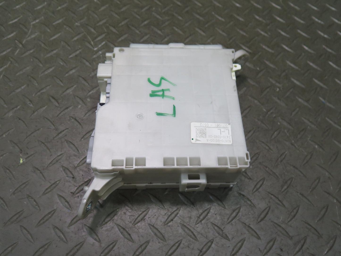 07-09 Lexus UVF46L LS600h LS460 Rear Trunk Junction Fuse Relay Box Module OEM