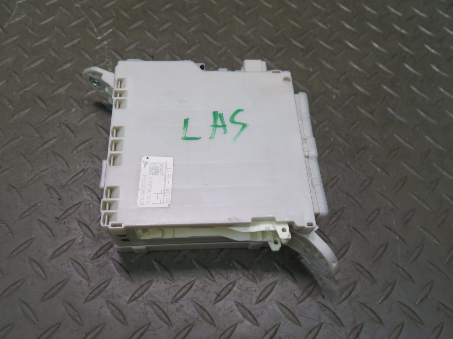 07-09 Lexus UVF46L LS600h LS460 Rear Trunk Junction Fuse Relay Box Module OEM