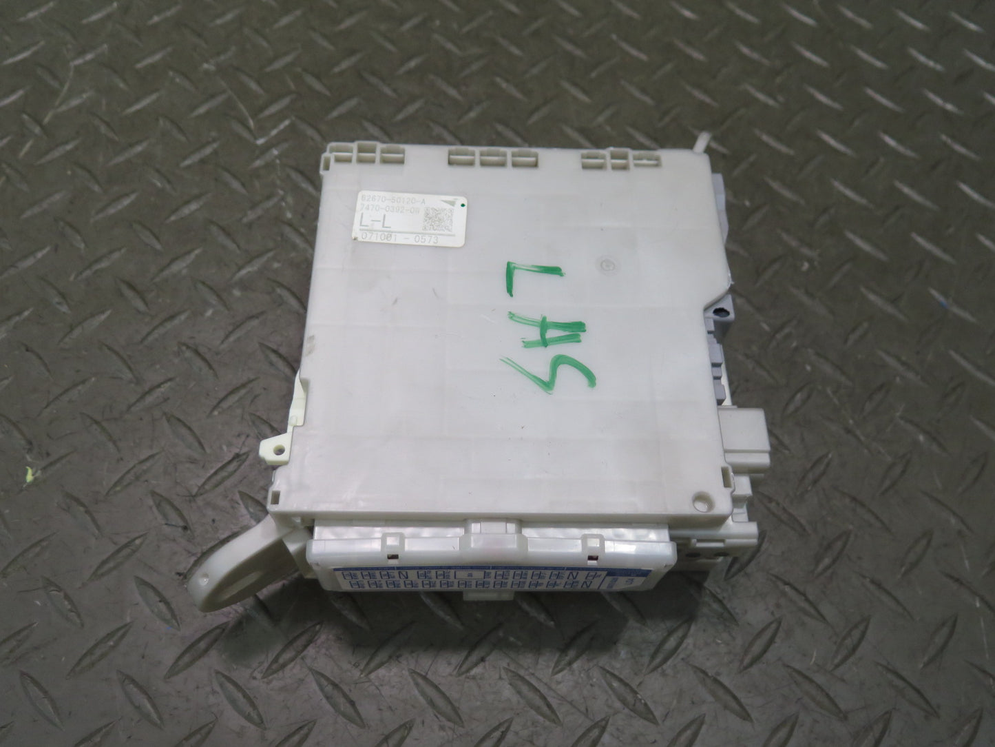 07-09 Lexus UVF46L LS600h LS460 Rear Trunk Junction Fuse Relay Box Module OEM