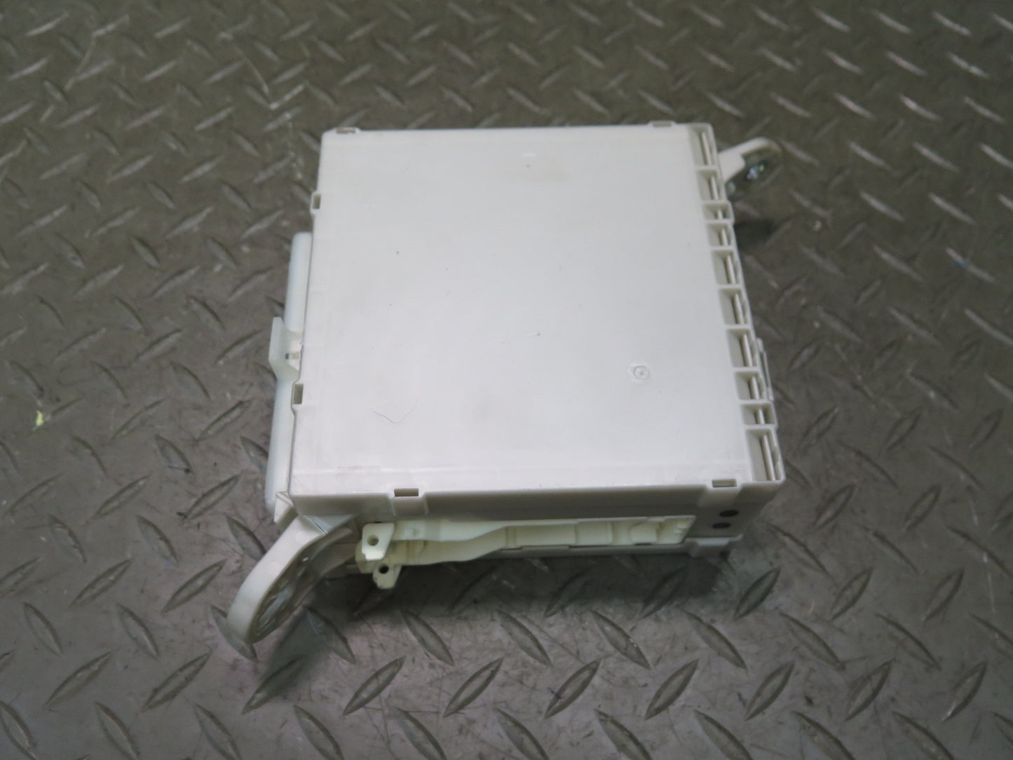 07-09 Lexus UVF46L LS600h LS460 Rear Trunk Junction Fuse Relay Box Module OEM