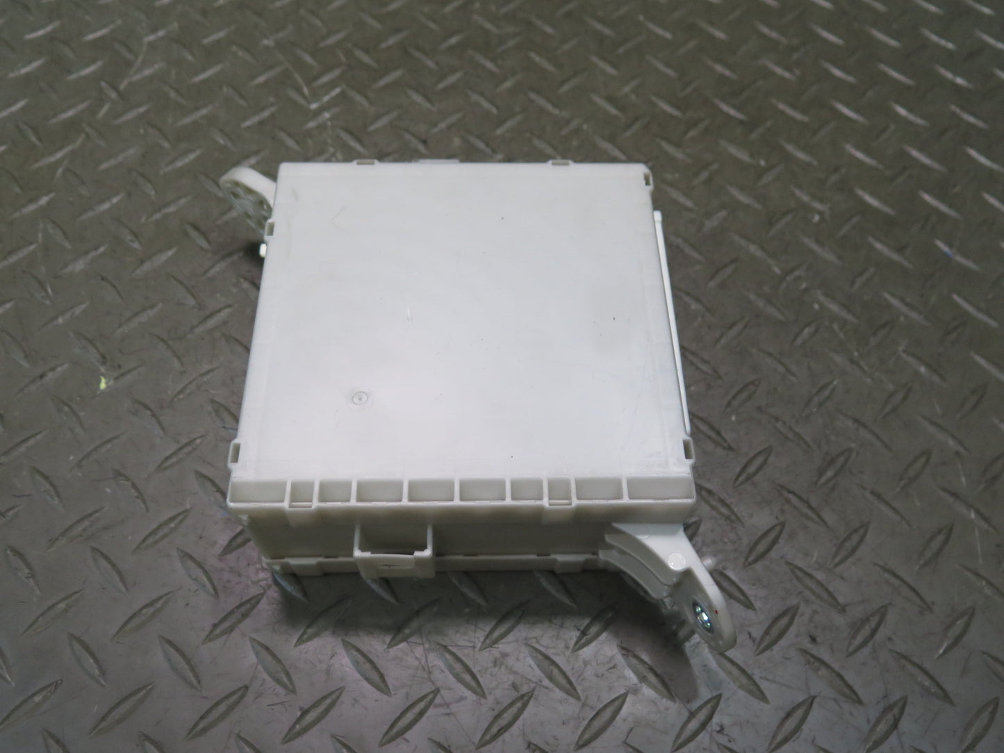 07-09 Lexus UVF46L LS600h LS460 Rear Trunk Junction Fuse Relay Box Module OEM