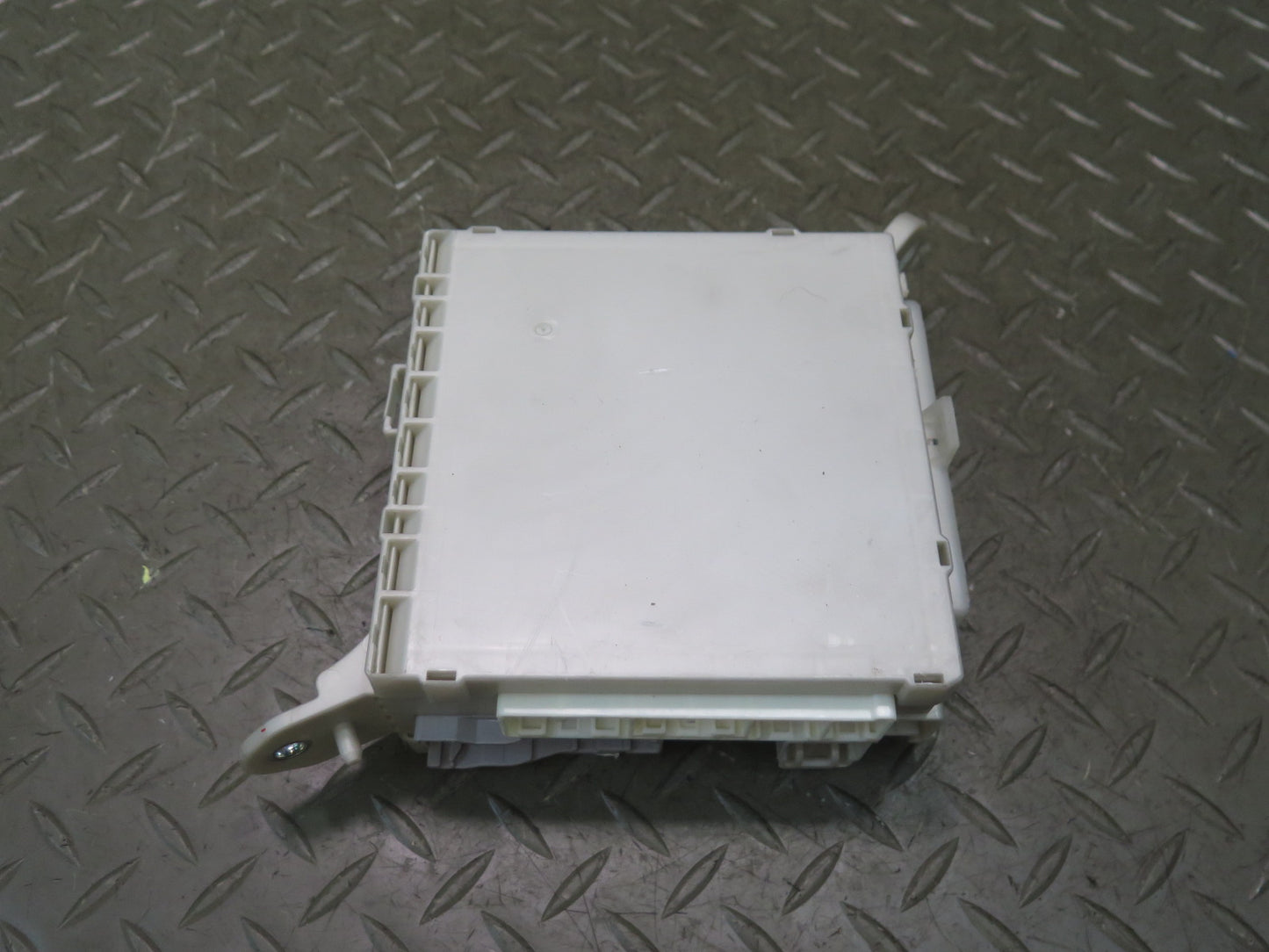 07-09 Lexus UVF46L LS600h LS460 Rear Trunk Junction Fuse Relay Box Module OEM