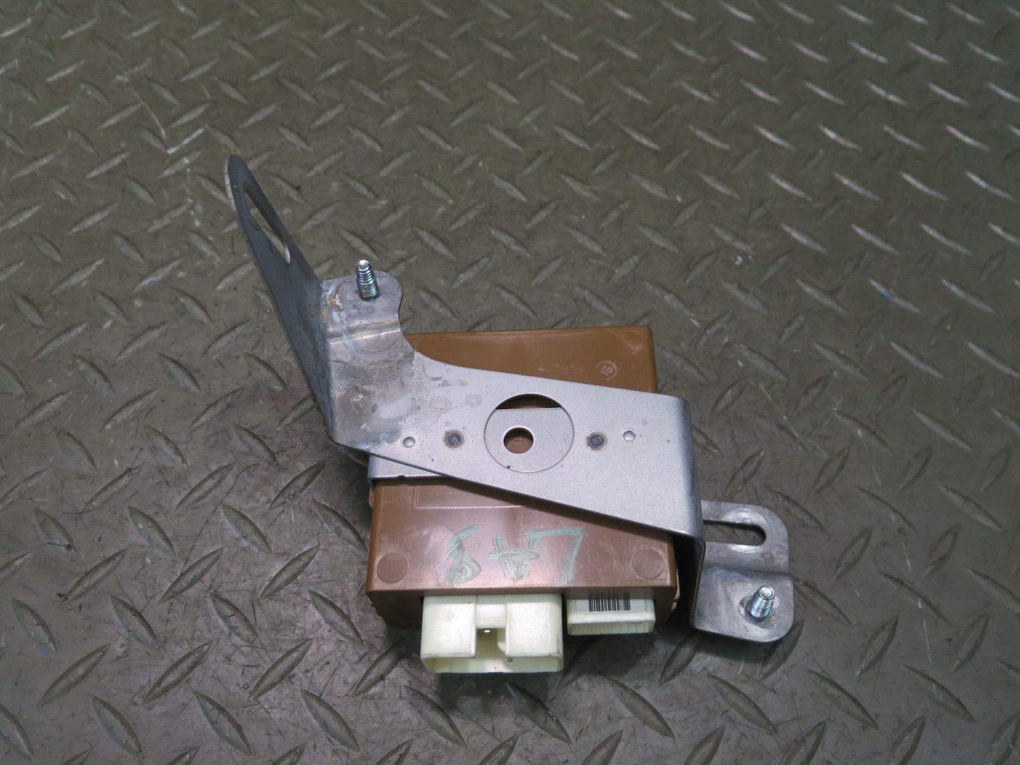 07-09 Lexus UVF46L LS600h LS460 Parking Brake Control Module 89050-50010 OEM