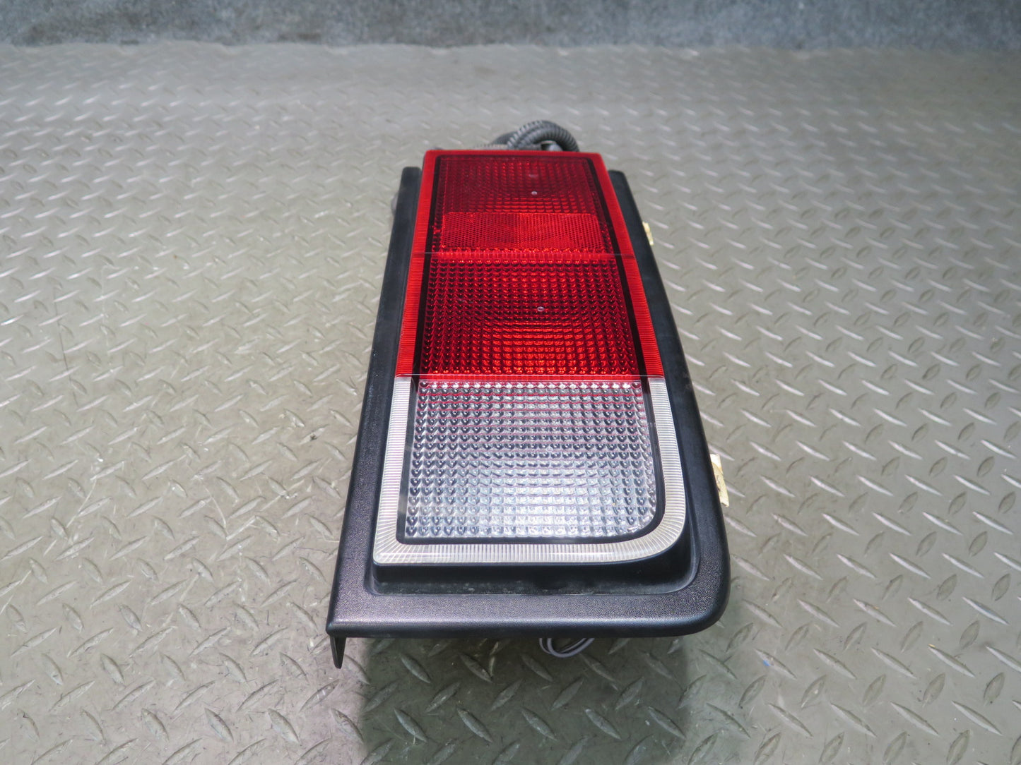 2005-2009 Hummer H2 Rear Left & Right Tail Light Lamp Set of 2