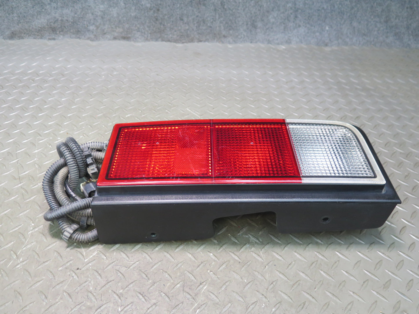 2005-2009 Hummer H2 Rear Left & Right Tail Light Lamp Set of 2
