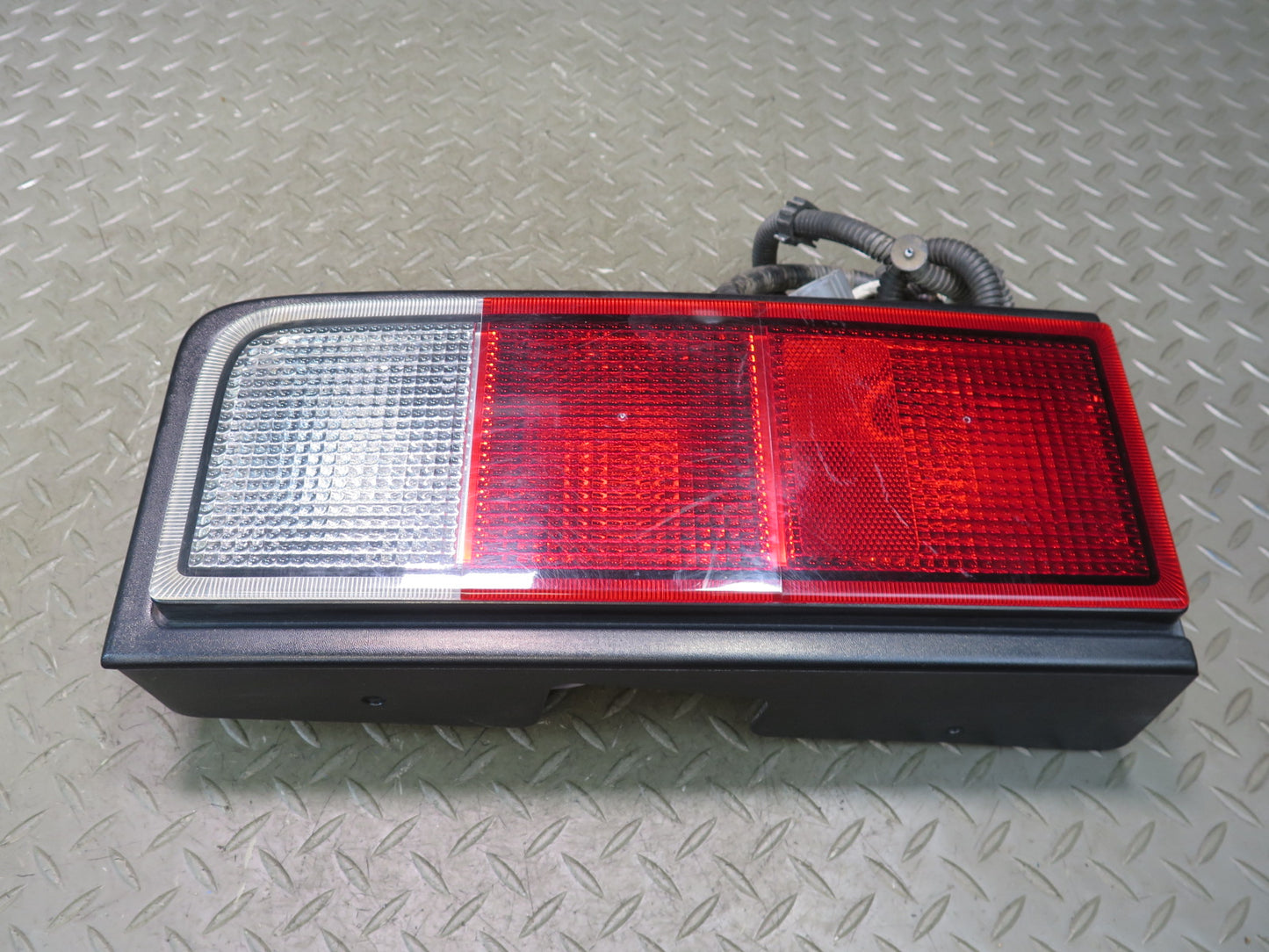 2005-2009 Hummer H2 Rear Left & Right Tail Light Lamp Set of 2