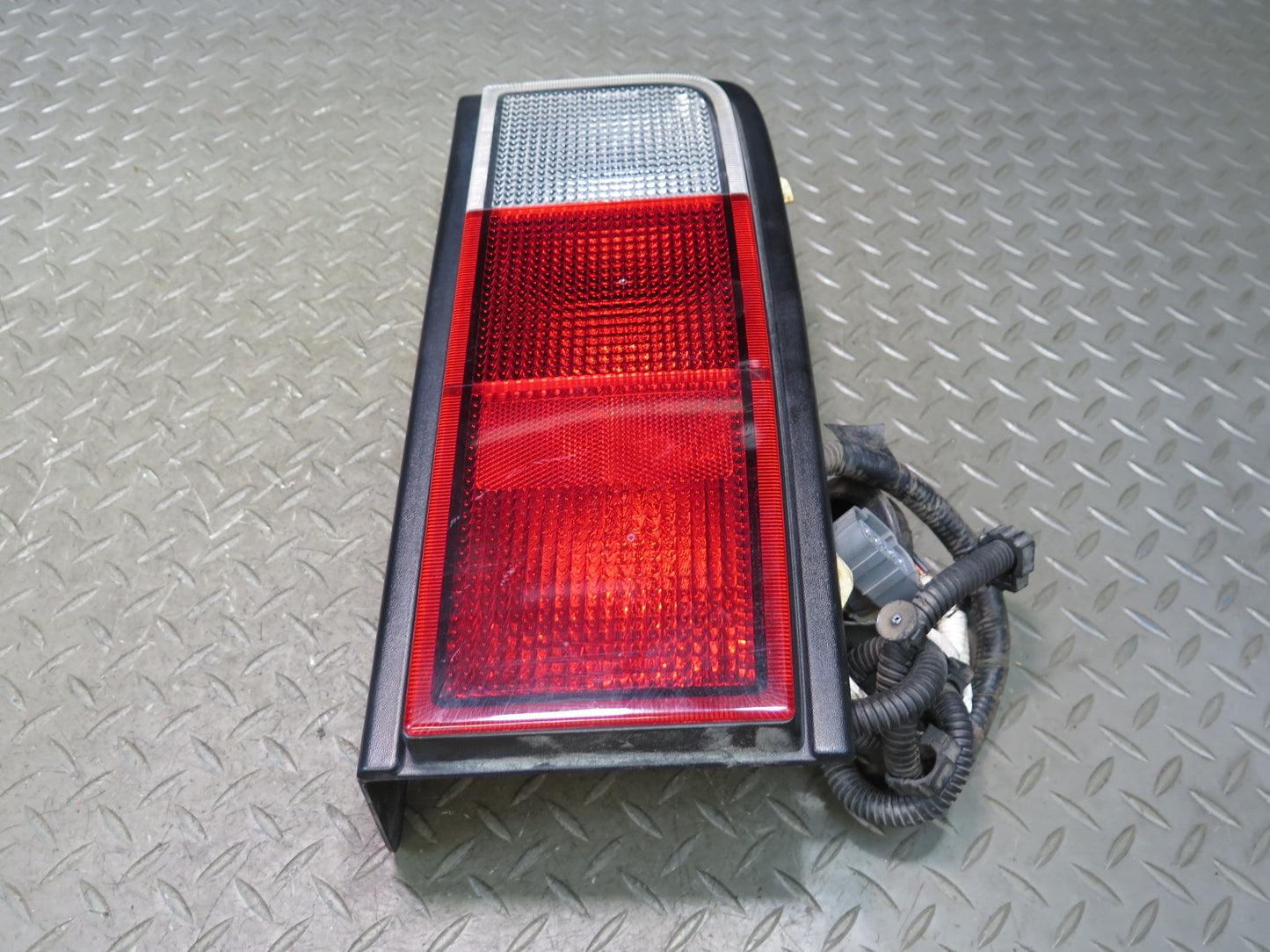 2005-2009 Hummer H2 Rear Left & Right Tail Light Lamp Set of 2