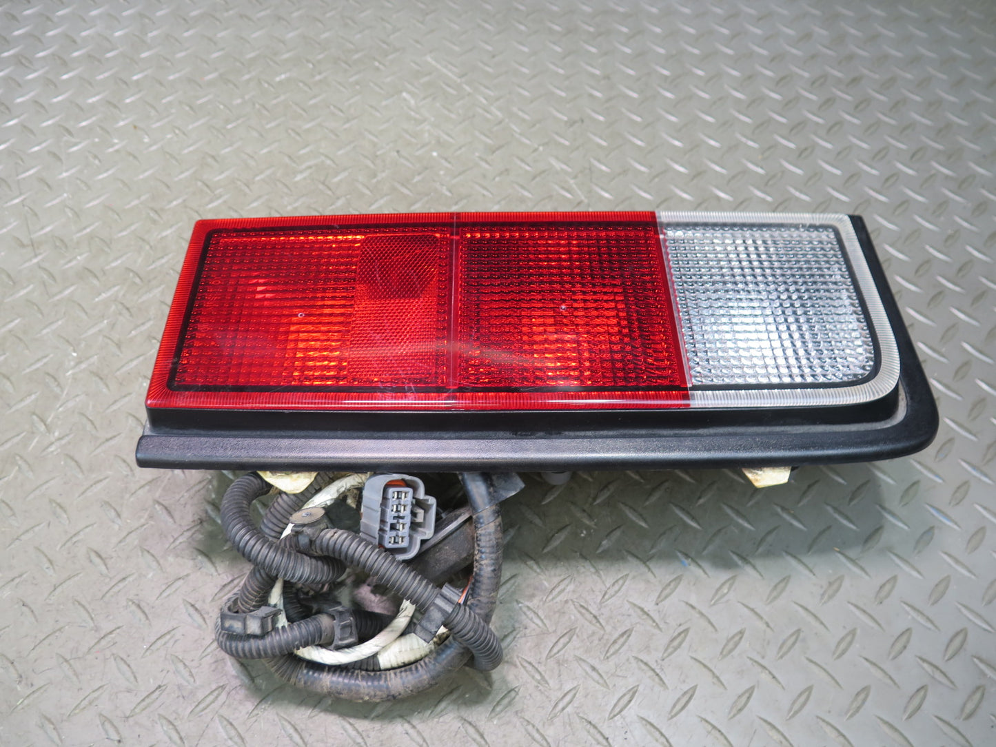2005-2009 Hummer H2 Rear Left & Right Tail Light Lamp Set of 2